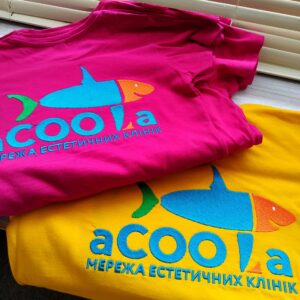 футболка з логотипом